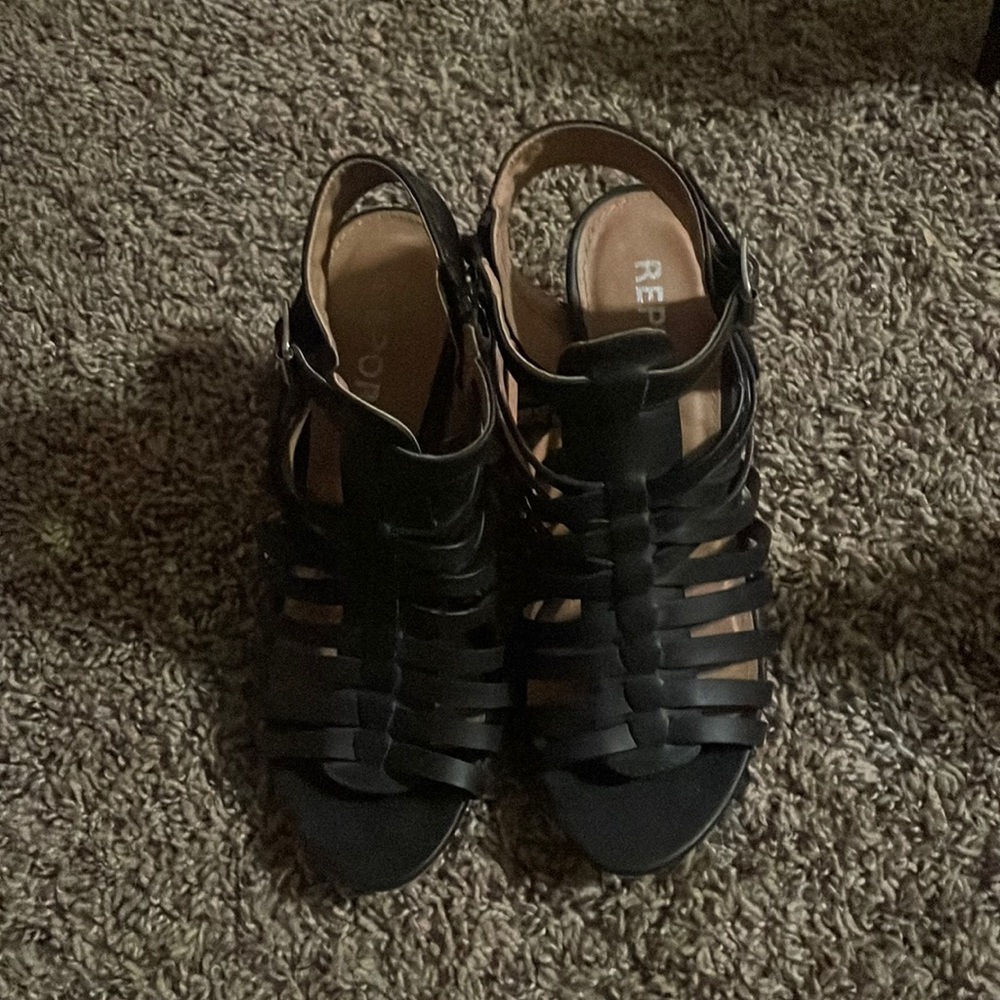 Report platform sandals size 7